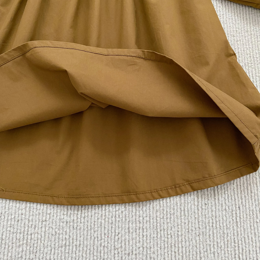 Robe brodée à col volanté
