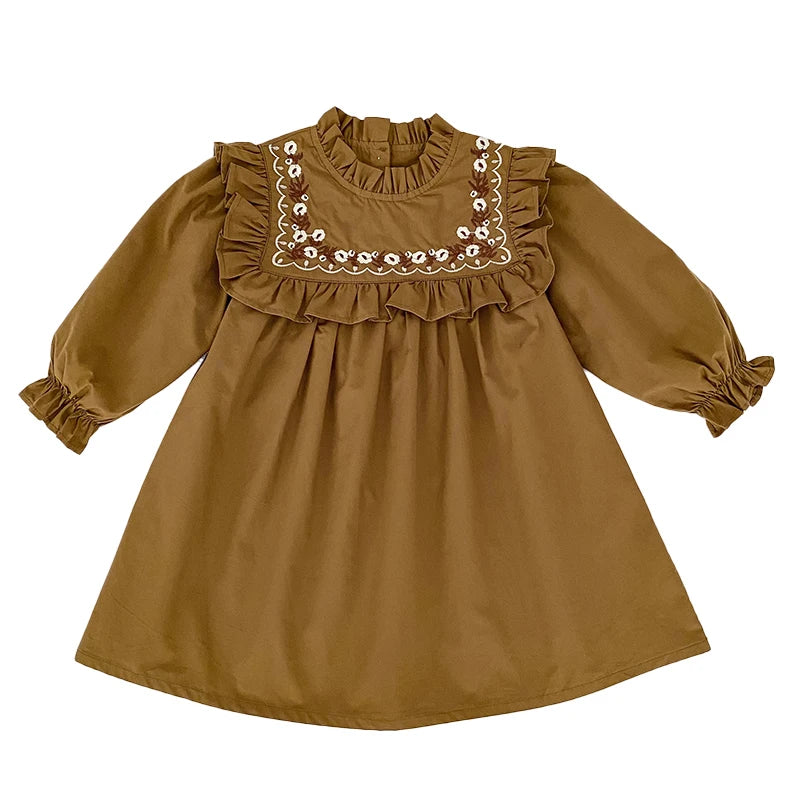 Robe brodée à col volanté